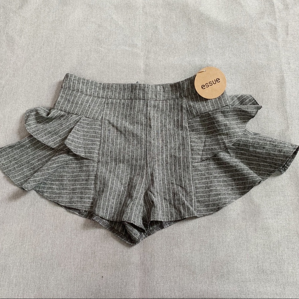 🆕Forever 21 / Essue Flounce Pinstripe Shorts